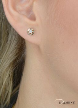Złote kolczyki 333 koła gwiazdki z cyrkonii KL 7387 333 💎 Złote kolczyki w kształcie koła z ozdobnymi gwiazdkami z cyrkonią 💎 Złote kolczyki z wygodnym zapięciem na sztyft  (3).JPG